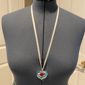 ✨5/$15✨ Glass heart necklace